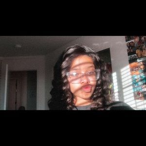 Meet your Posher, Malia